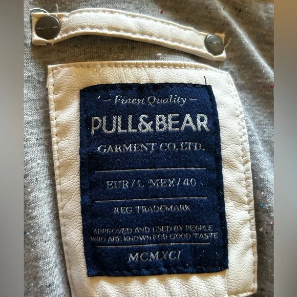 Pull & Bear Faux Leather Bomber Jacket Size 8-10 Off White w/Zipper Rain hood - Picture 3 of 13